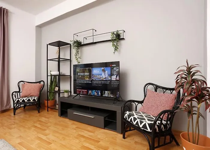 3 Bdrm Apartment In City Center