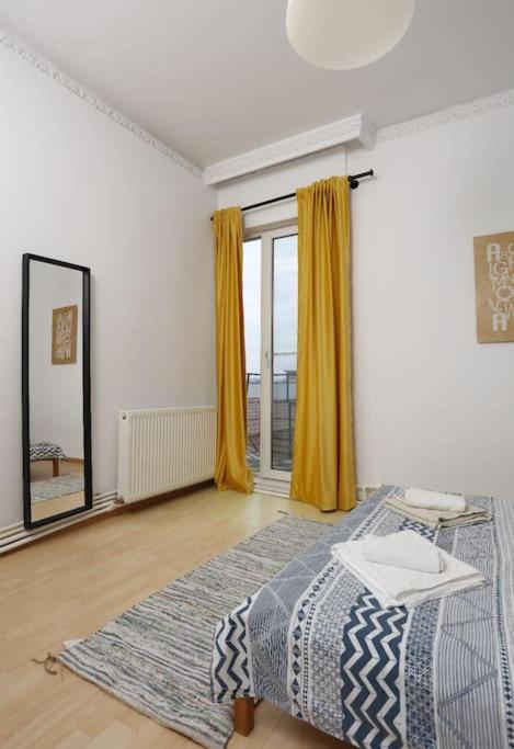 3 Bdrm In Center Bucarest
