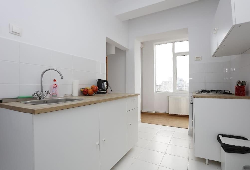 3 Bdrm In Center * Bukarest